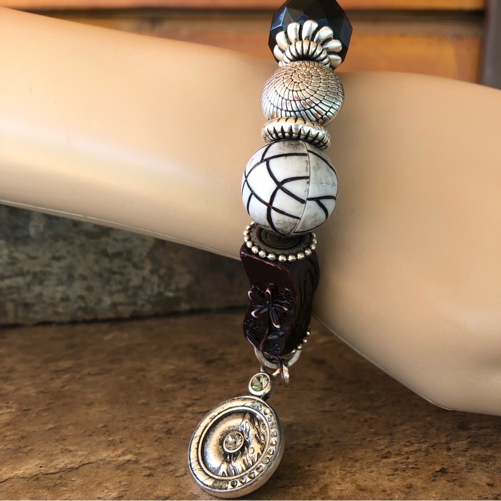 👛(ANY 2/$25) HANDMADE Stretchy Silver/Black/Grey Tones Bracelet
